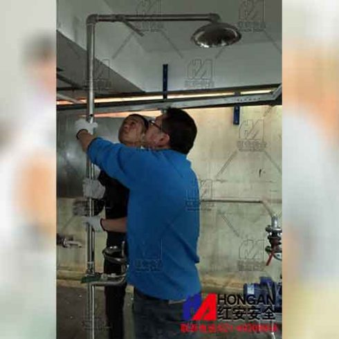 上海紅安為化工企業上門安裝復合式洗眼器